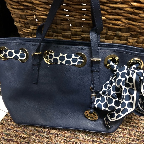 Authentic Michael Kors Navy Leather Purse - Picture 1 of 3
